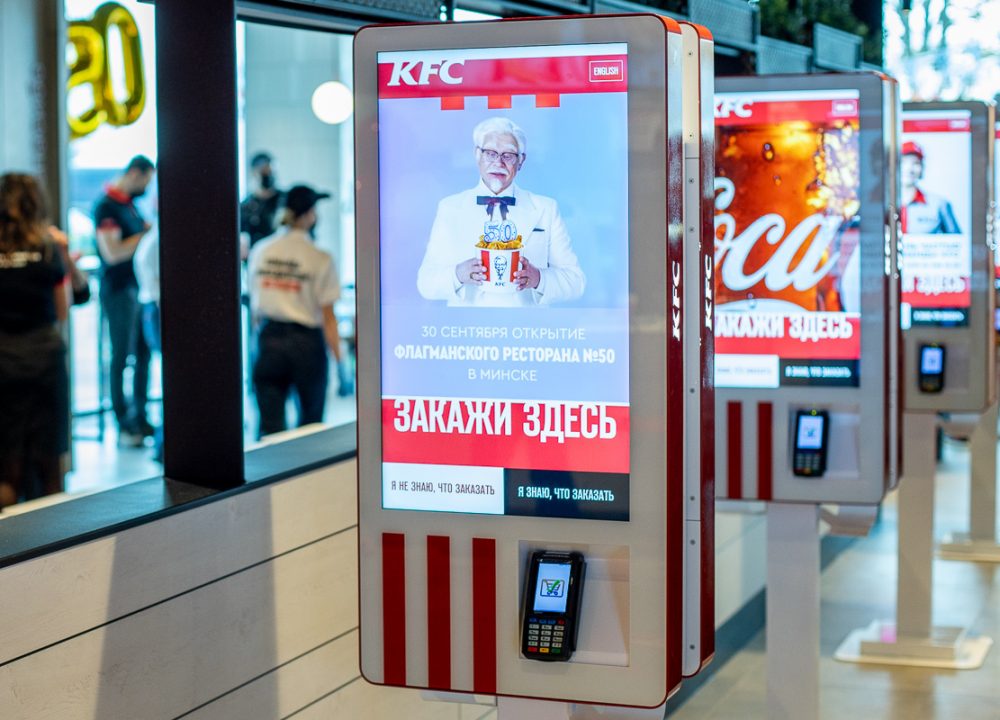 Терминал самообслуживания TOUCHPLAT Q-70 в ресторанах KFC